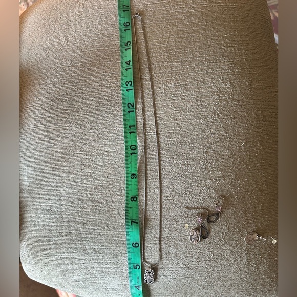 Bundle of art nouveau style earrings and necklace in silver tone - Picture 9 of 12